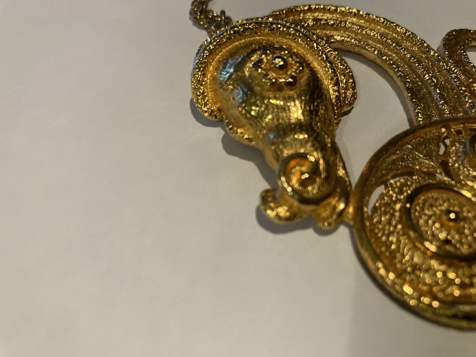 Rare vintage sea serpent/sea horse pendant necklace