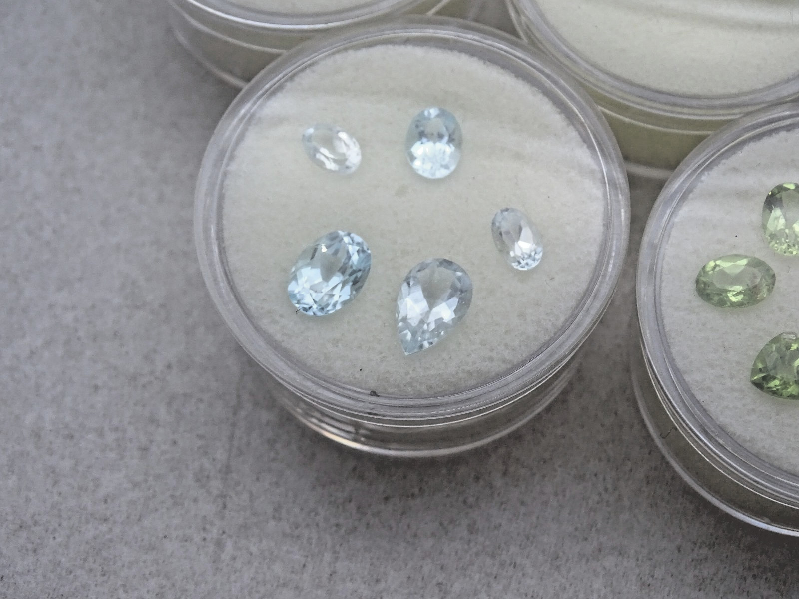 (10) ASSORTED COLORED STONES / FEDEX FREE SHIPPING