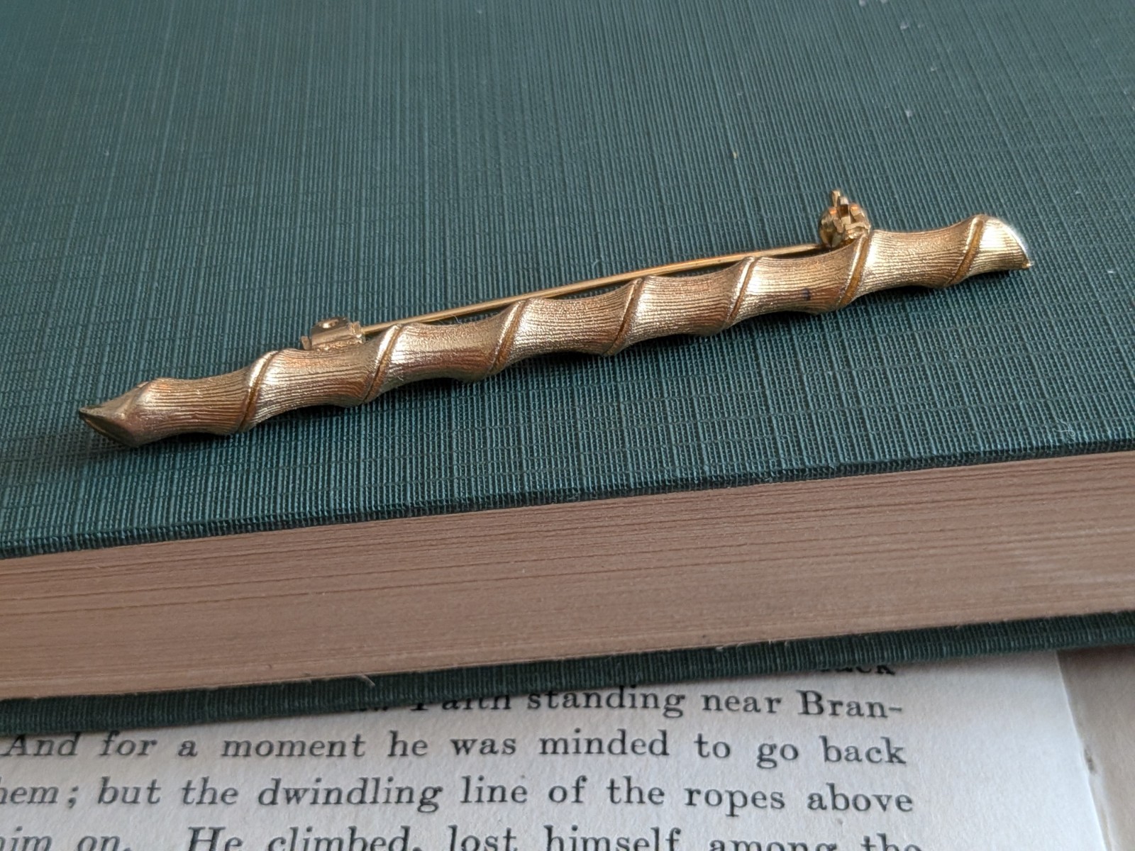 Vtg Organic Bamboo Bar Pin Gold Tone Branch Shaped Mid Cen Brooch Nature Inspire