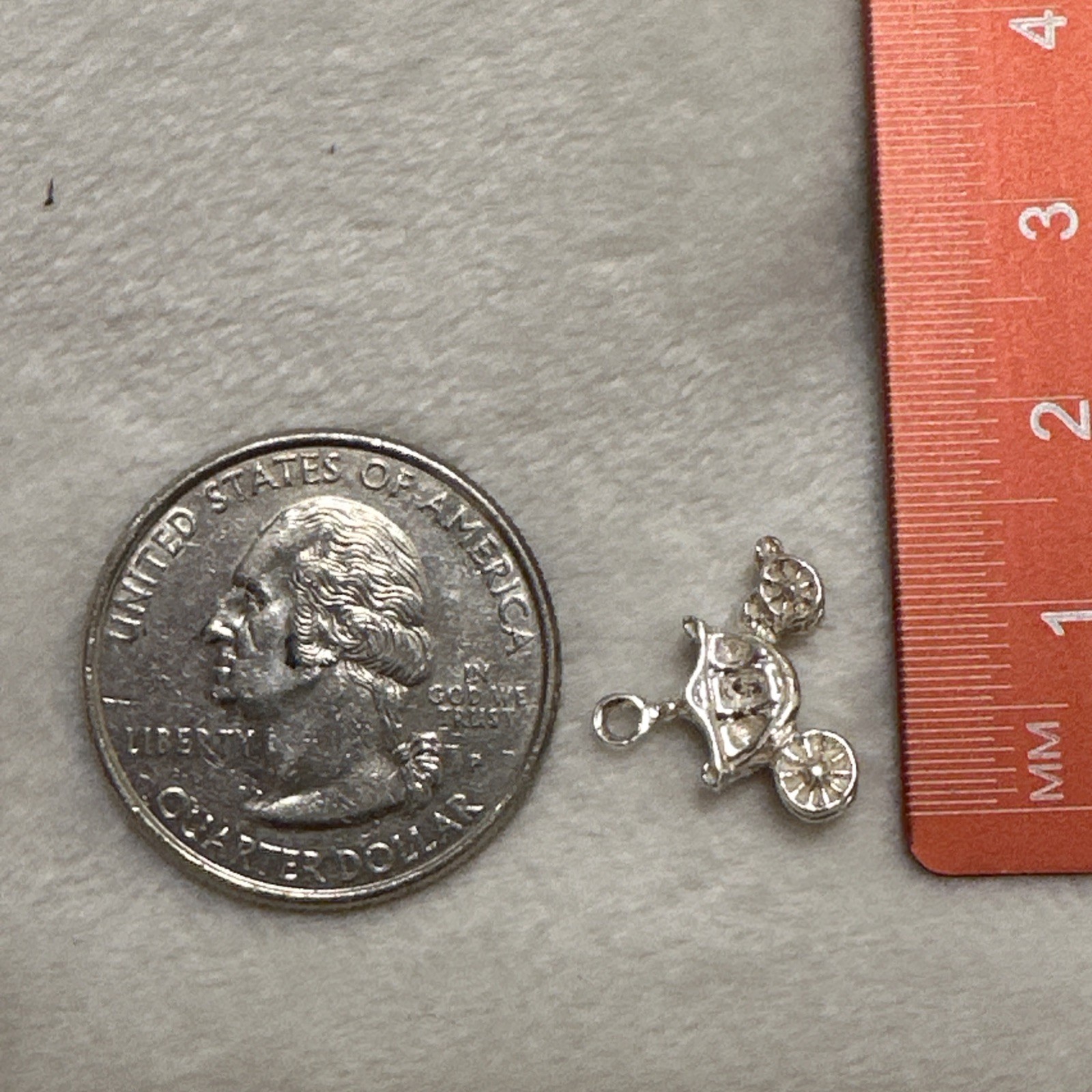 Vntg Sterling Silver Detailed ROYAL COACH CARRIAGE Charm Pendant 12x15mm 1.53g