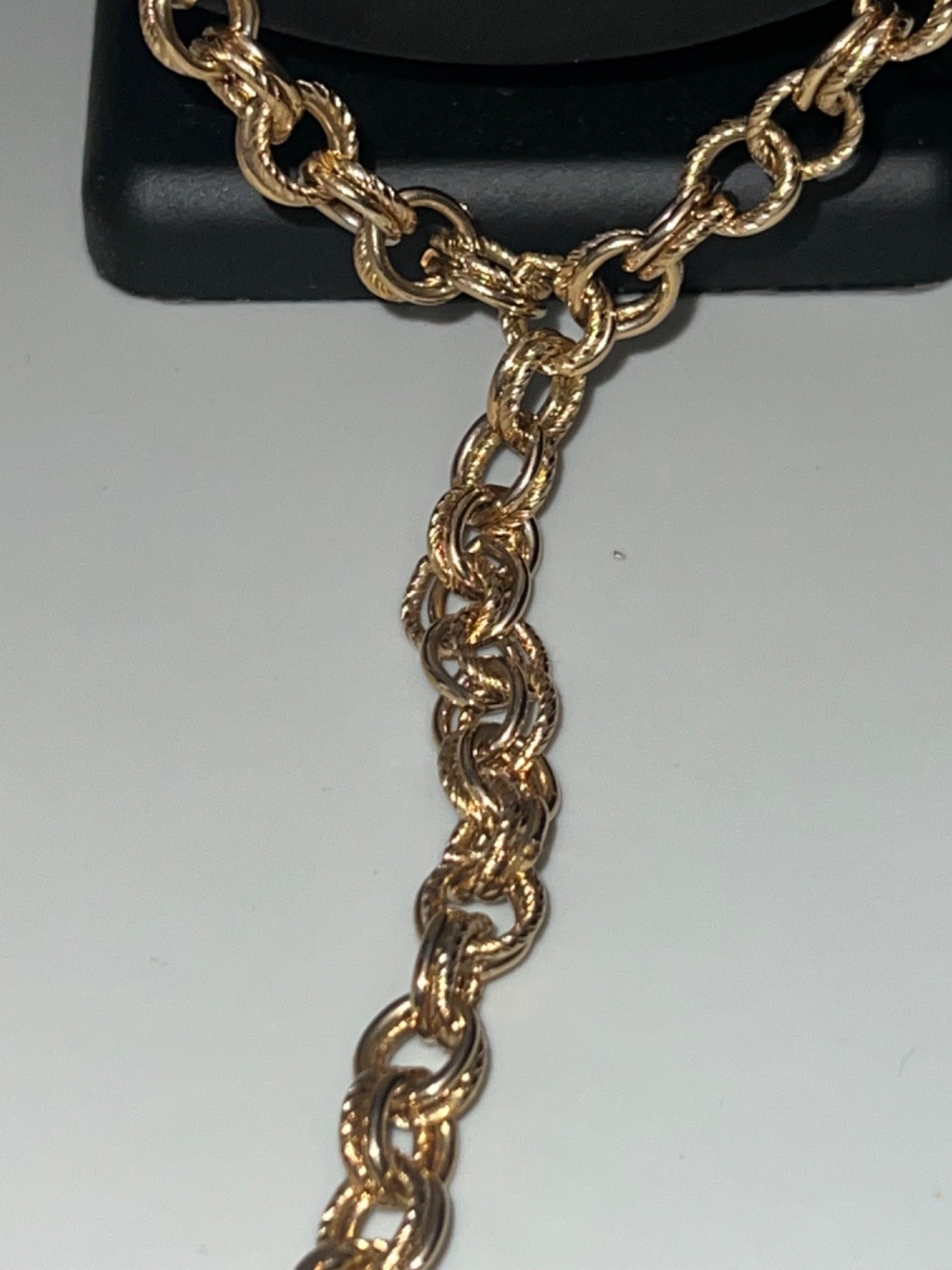 Vtg Gold-tone Double-link Textured Rolo Lariat Chain Necklace w/ Amulet Pendant