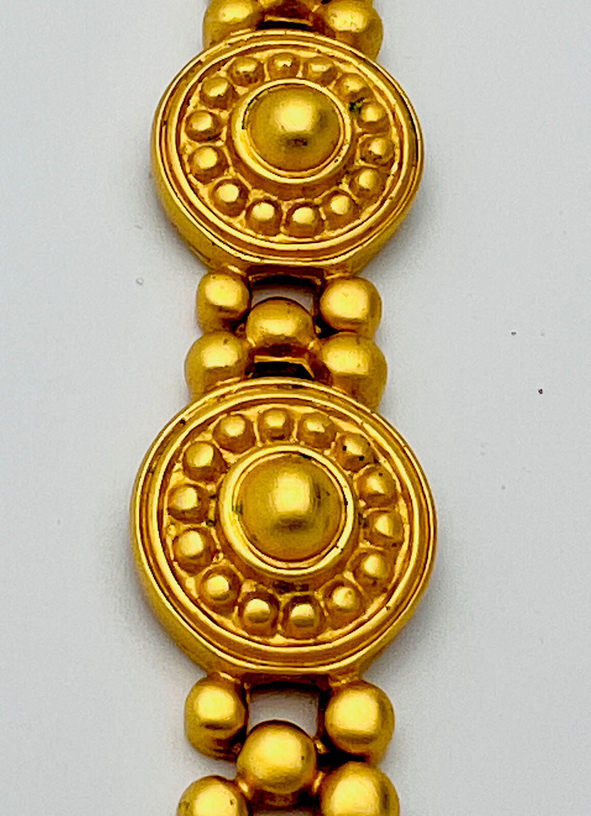 Vintage 1980-90s Matte Gold Tone Shield Link Short Bracelet 6 1/4”