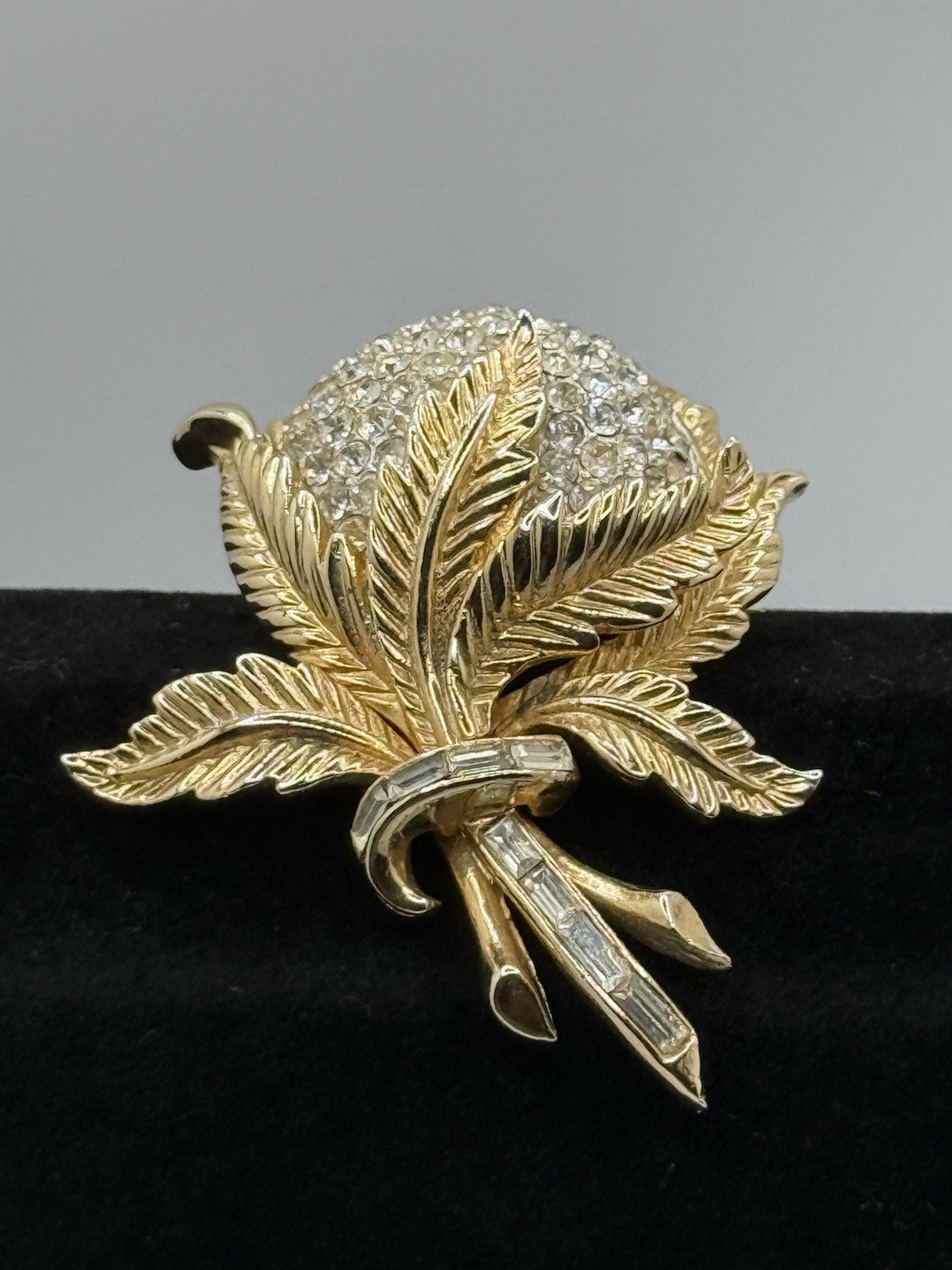 Vintage Coro Brooch Pin Bulbous Rhinestone Flower Bud Gold-tone Finish High End