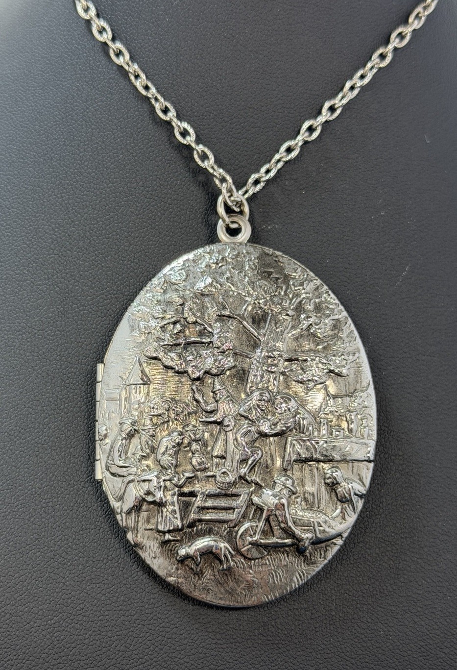 Vintage Large Oval Pastoral Scene Locket Pendant Necklace 30” Chain Silver Tone