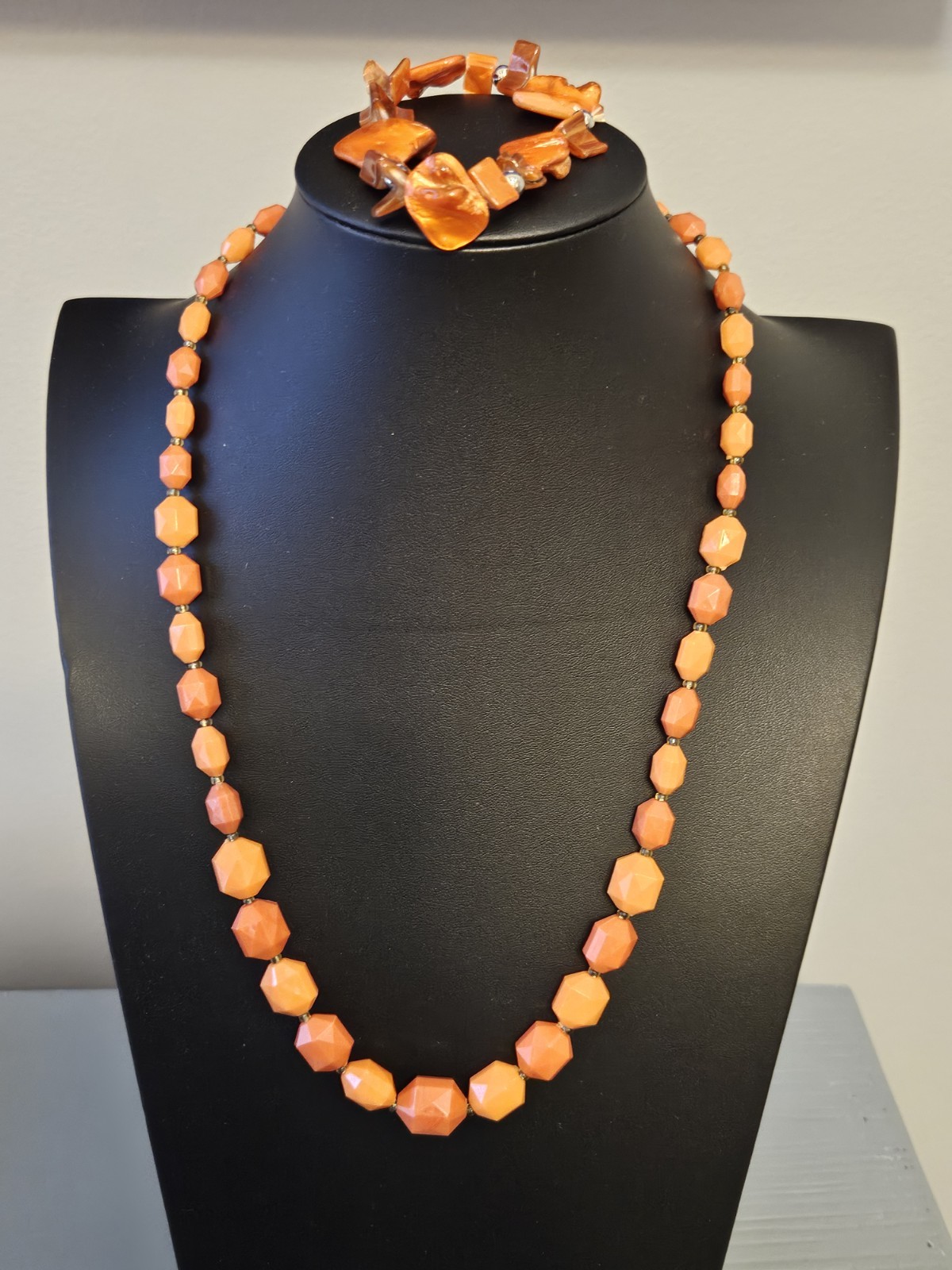 Vintage faceted orange acrylic bead necklace. Stretch Stone Bracelet