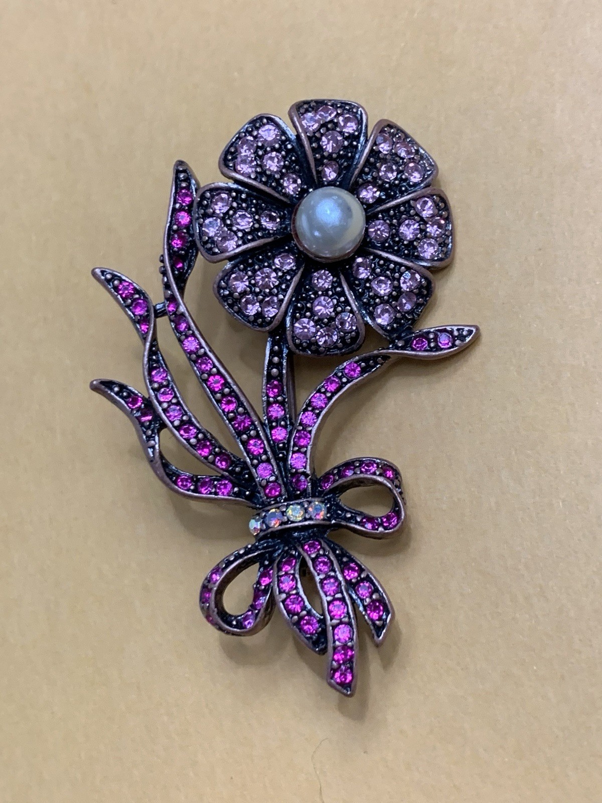 Vtg Flower Brooch Set In Dark Gunmetal With Shades Of Pink Rhinestones & Pearl