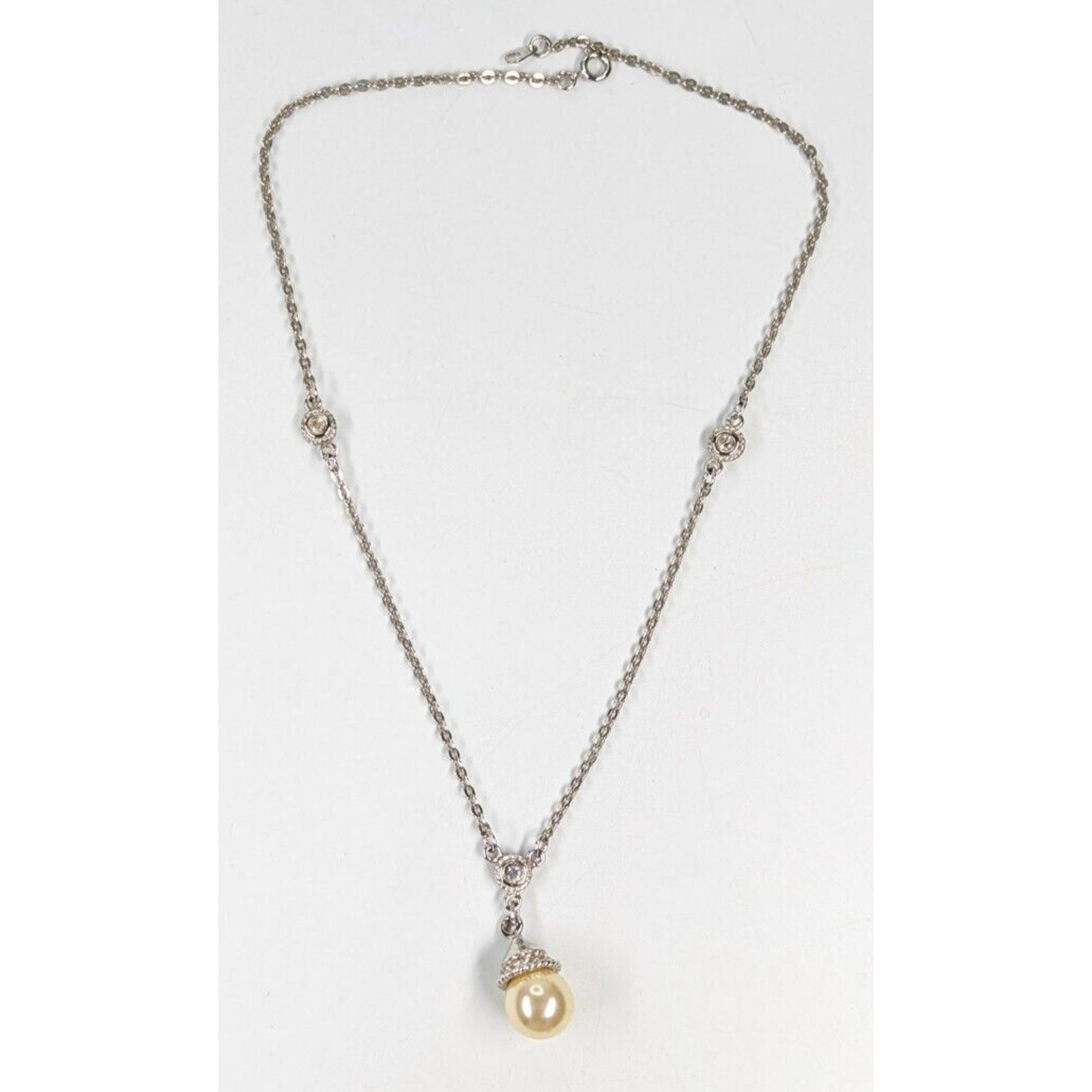 VTG White/Cream Faux Pearl Drop Pendant Silver Tone Station Chain Necklace 16″