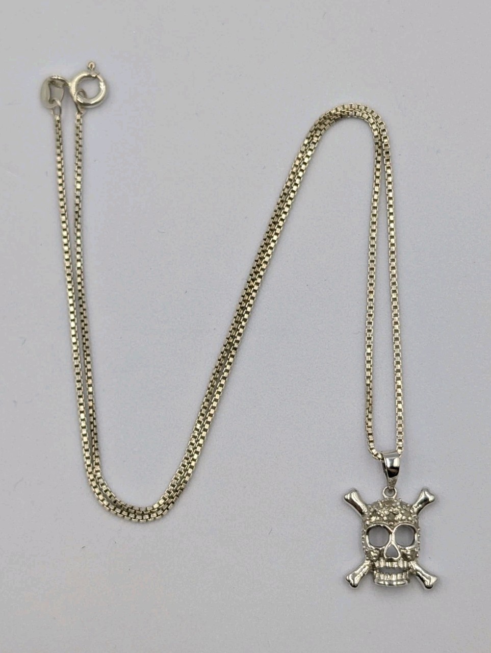 By Marsala Mfg Vtg Sterling 925 Diamond Skull Crossbone Pendant 16″ Box Necklace
