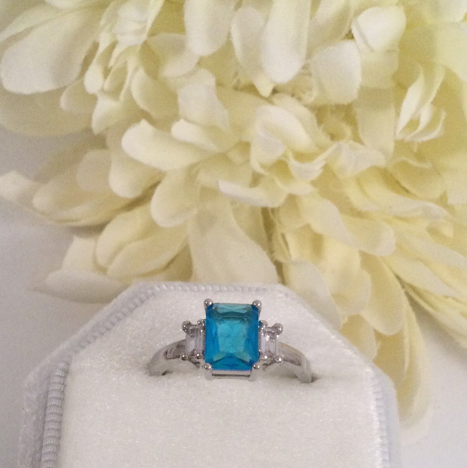 Vintage Jewellery Gold Ring Blue Topaz White Sapphires Antique Deco Jewelry