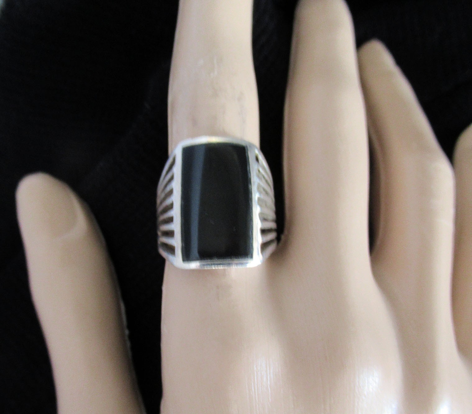 MEN’S STERLING RING by CW SIZE 8, 8.5 GRAMS, UNISEX