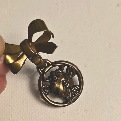Vintage BORDEN Dairy ELSIE THE COW PIN BROOCH Bow Gold Tone Milk