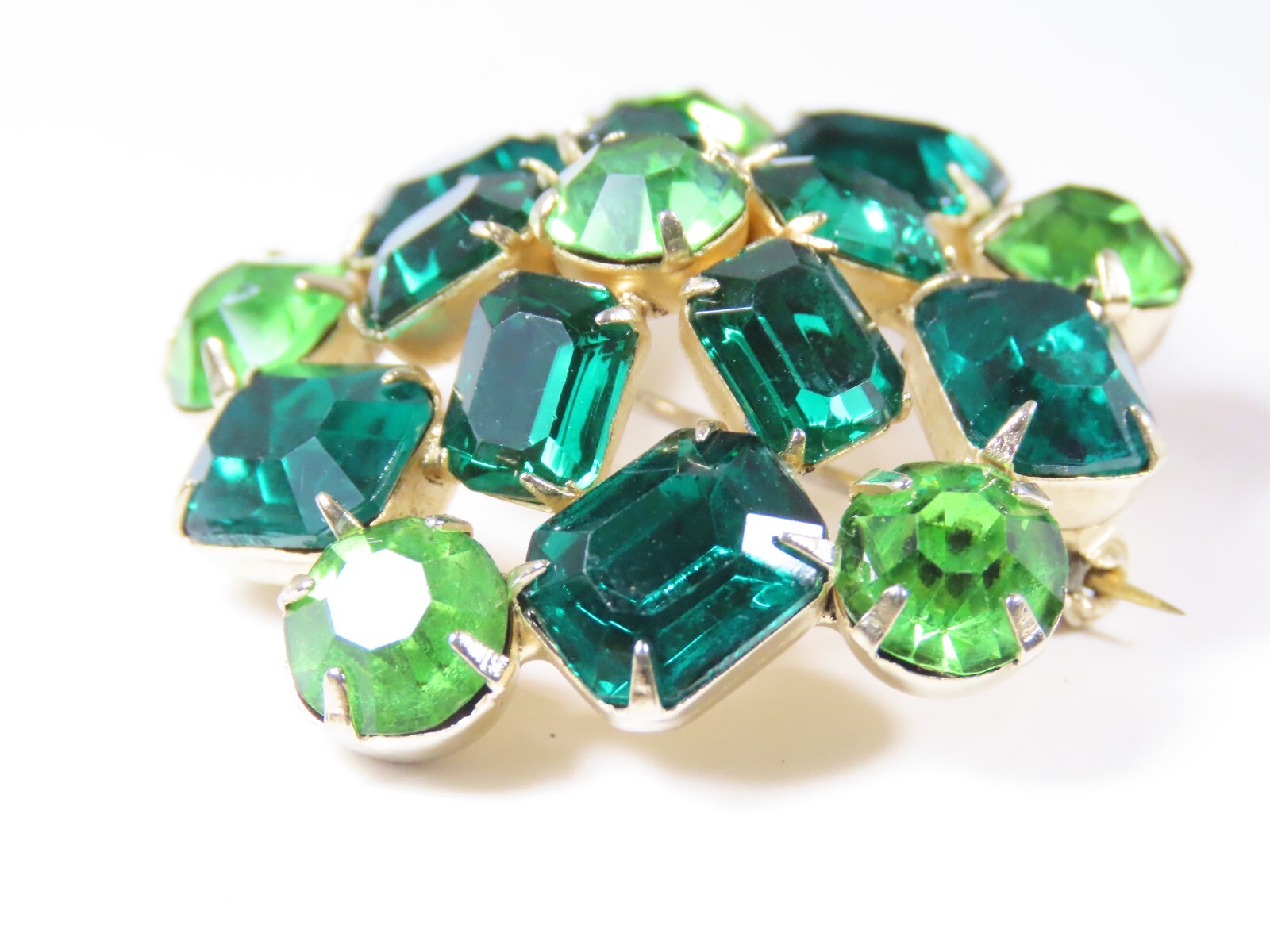Rhinestone Brooch Vintage Light Dark Green Gold Tone Prong Stunning D1542