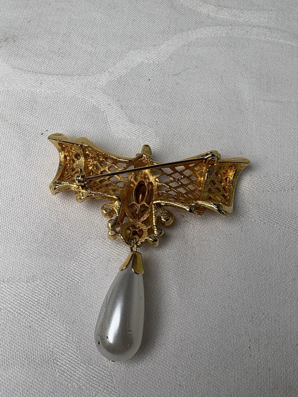 Gold Tone Faux Emerald Green Brooch Faux Teardrop Pearl Dangle Vintage