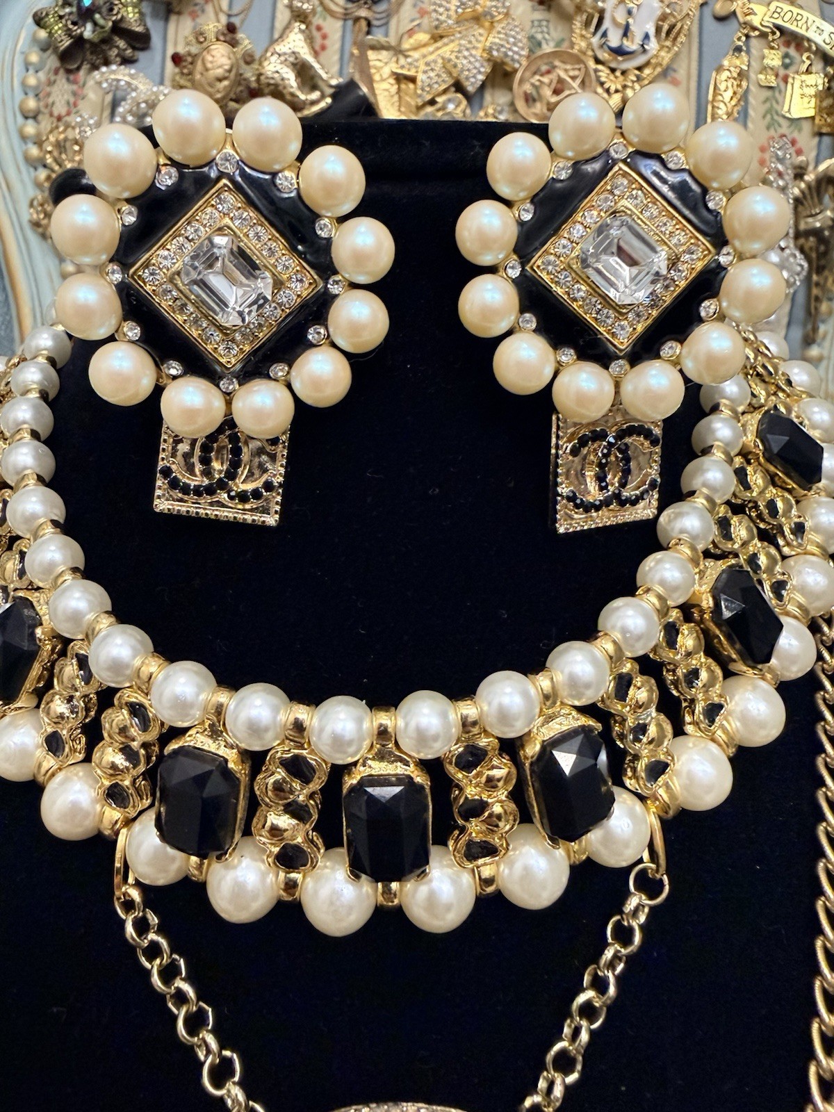 „Midnight Paris – Layered Black & Gold Vintage Statement Set”