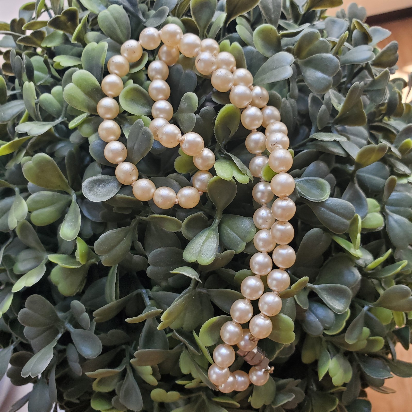 Vintage 15″ Faux Pearl Necklace Hand Knotted Hexagon Screw Clasp