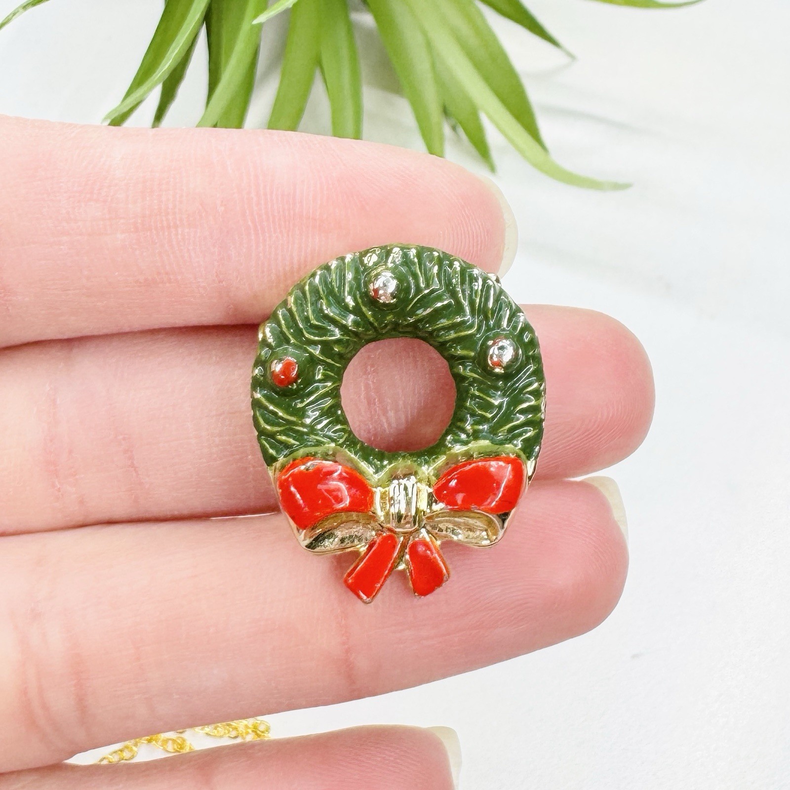 Vintage to Now Christmas Wreath and Tree Brooch/Necklace Lot – Avon, Monet