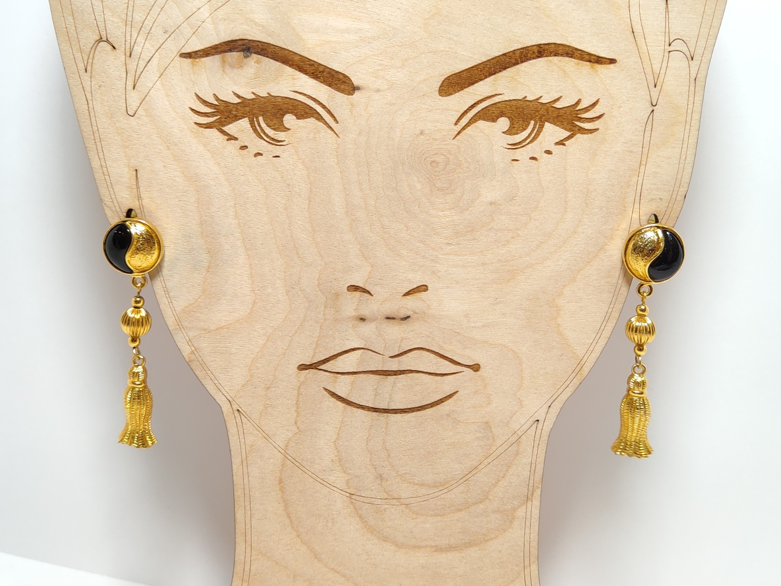 Elegant Vintage signed AVON Long Drop Dangle Gold Tone Earrings w/Black Enamel