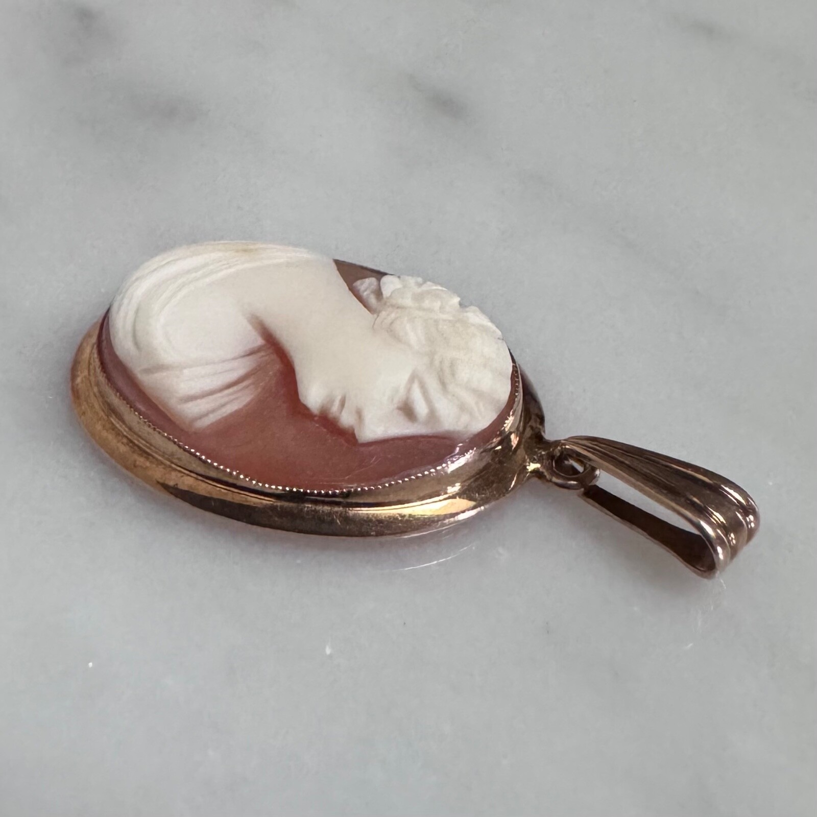 Signed BDA Vintage 10K Yellow Gold Craved Shell Cameo Pendant 3.22 Grams