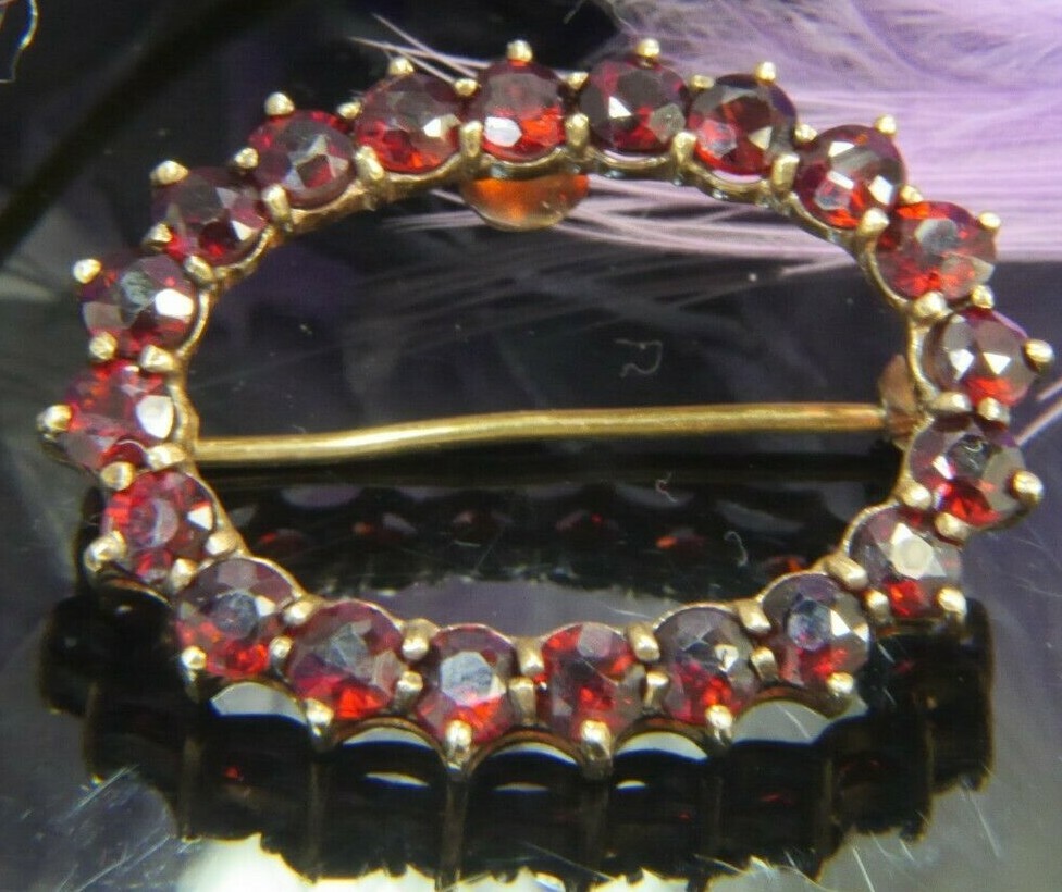 14k Yellow Gold 1 1/4″ x 7/8″ Garnet 3.5 mm x 20 Vintage BROOCH pin BROACH