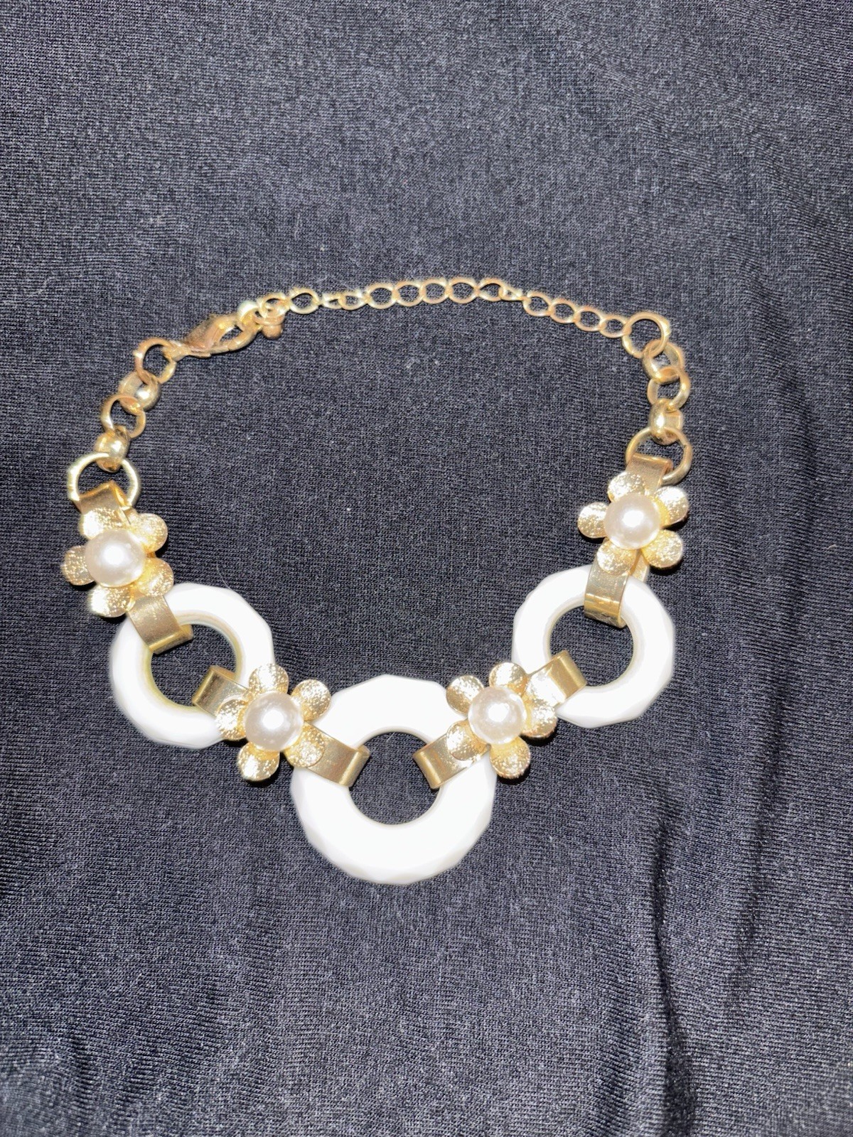 1990’s Vintage White Golden Flowers Bracelet Lobster Claw Faux Pearl Jewelry