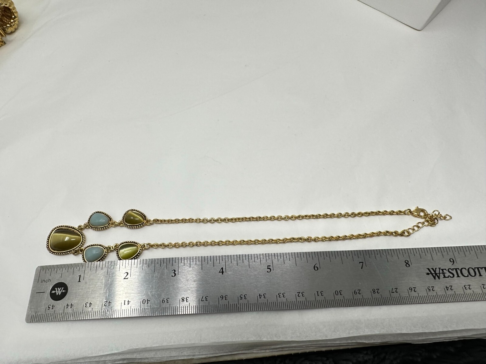 Beautiful Goldtone Light Blue Green Cat’s Eye Cabochon 16-17.5″ Necklace