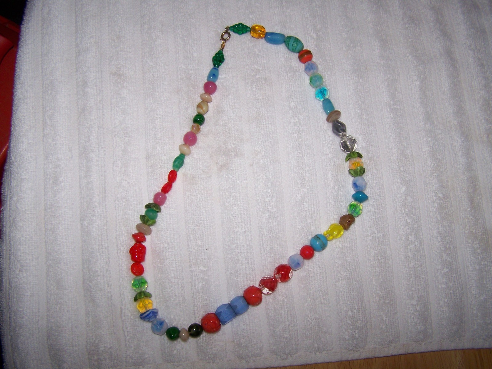 VINTAGE VOGUE GLASS BEAD NECKLACE 24″ MULTICOLOR DIFFERENT SHAPES