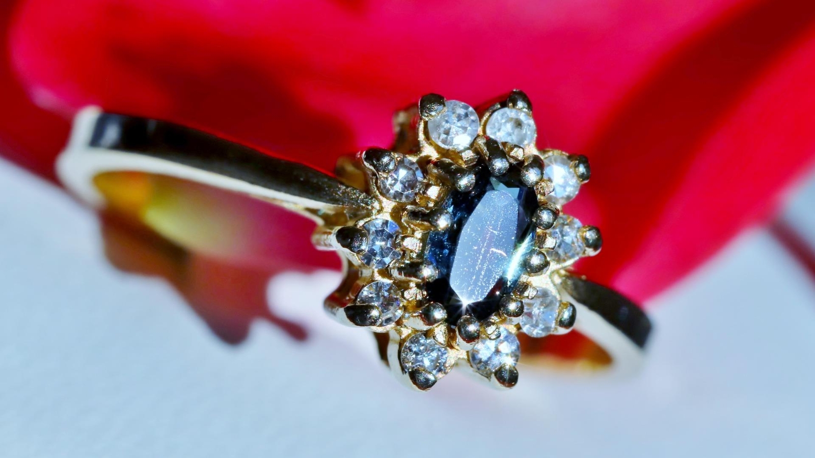 14k yellow gold size 5.75 ring 0.35ct natural, treated sapphire diamond 1.83gr
