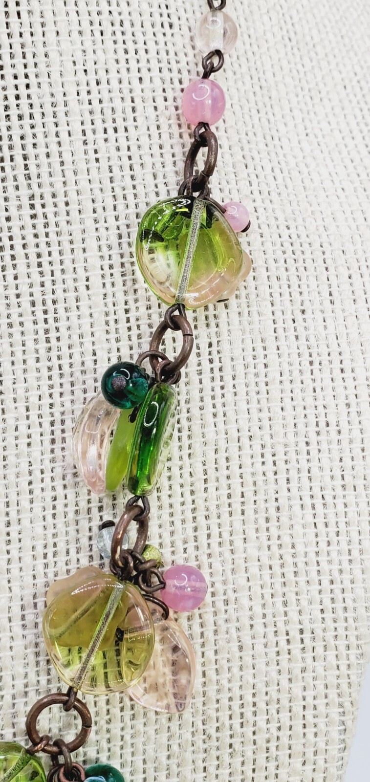 mixed Pink and Green Glass Bead Brass tone metal 16″ necklace ne02