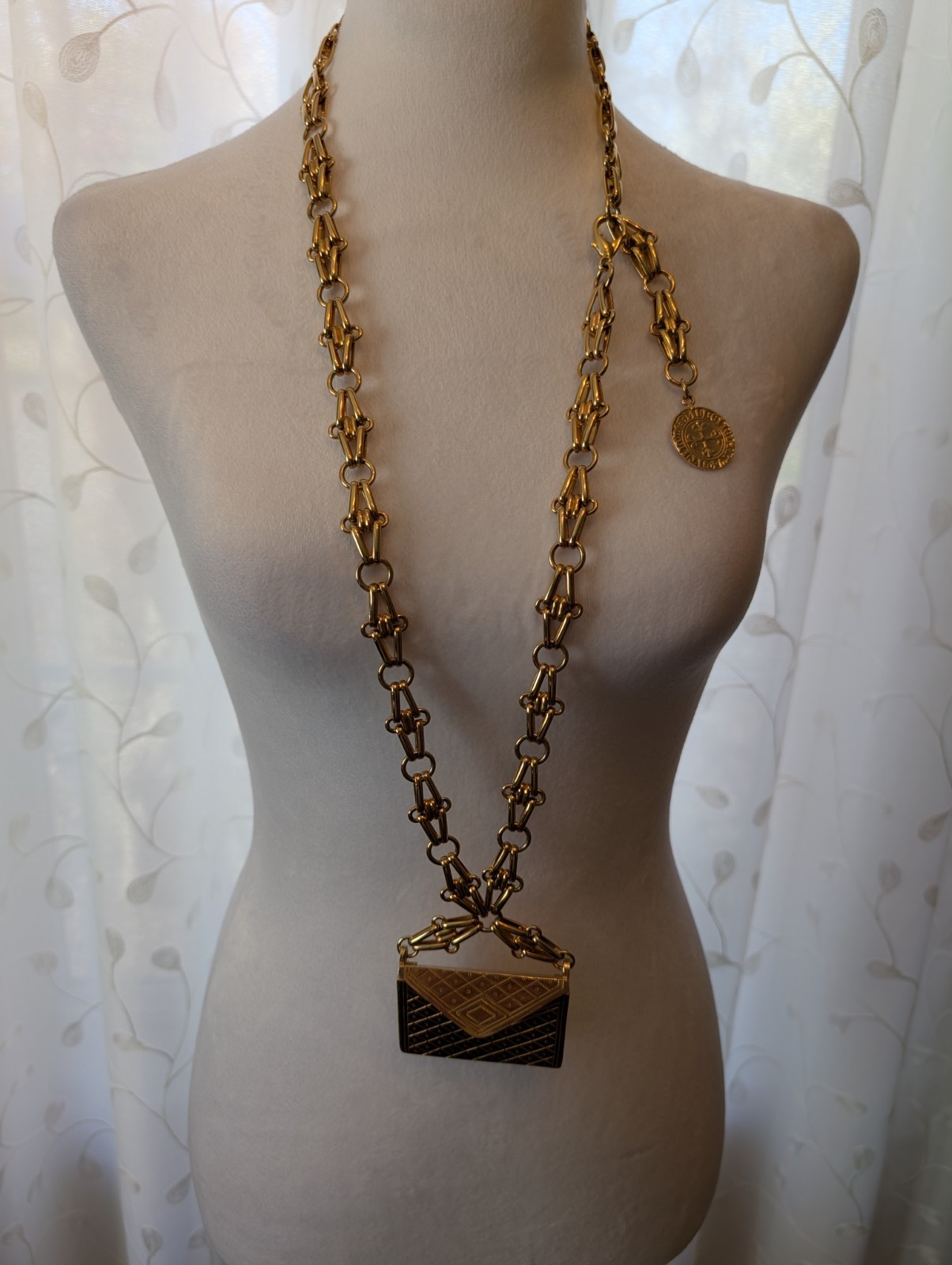 Vintage Carolee Gold Tone Long Purse Necklace, Circa 1980s, 38″ L
