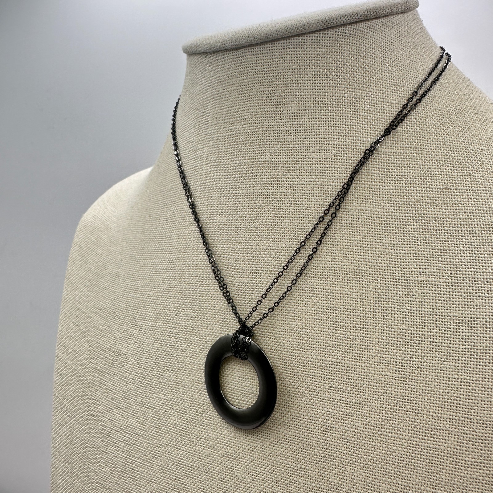 Vintage 90s Black Layered Chain Circle Ring Pendant Statement Necklace Jewelry