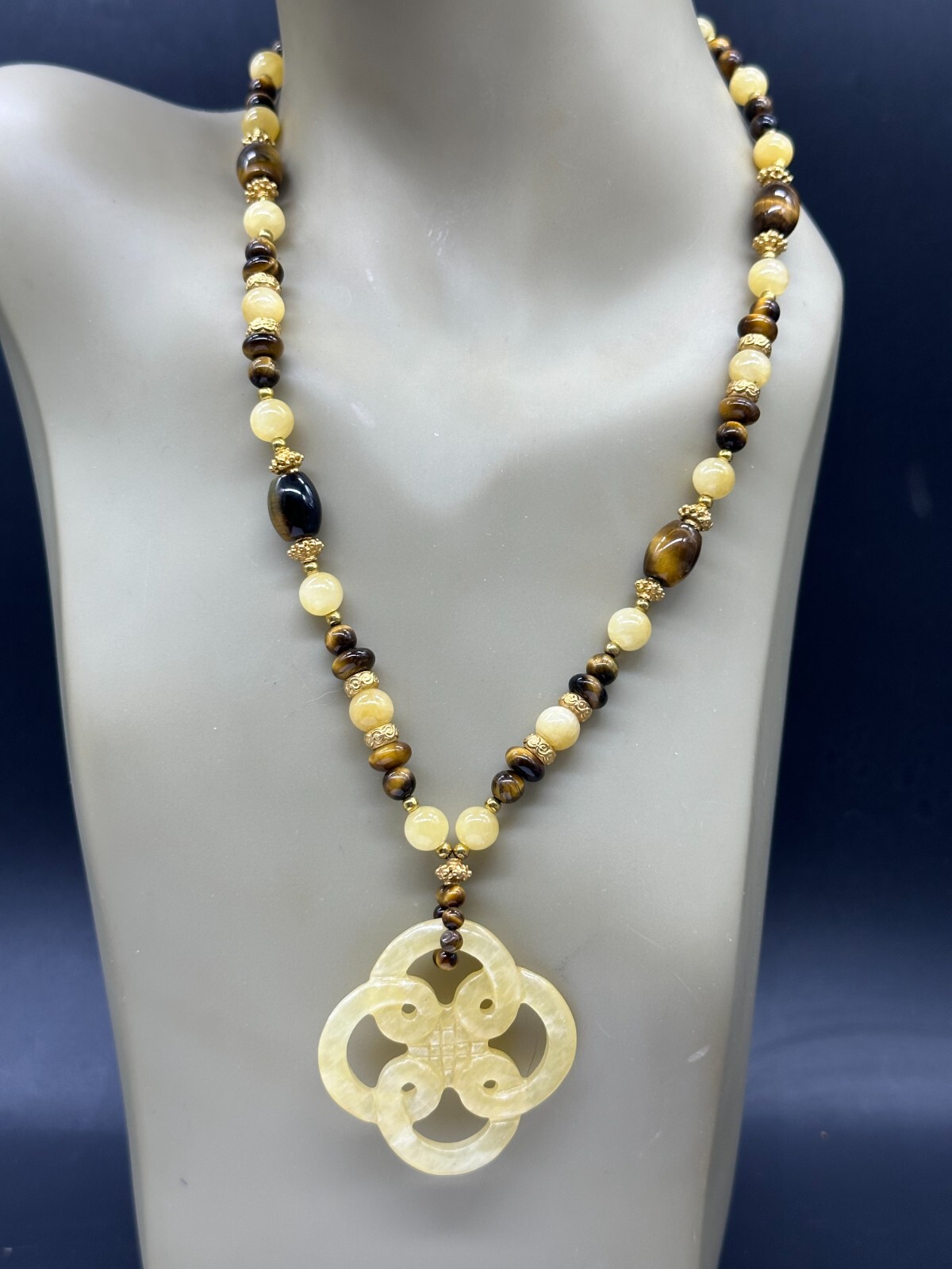ESTATE TIGER’S EYE STONE YELLOW CARVED JADE BEAD PENDANT NECKLACE 22″ LONG