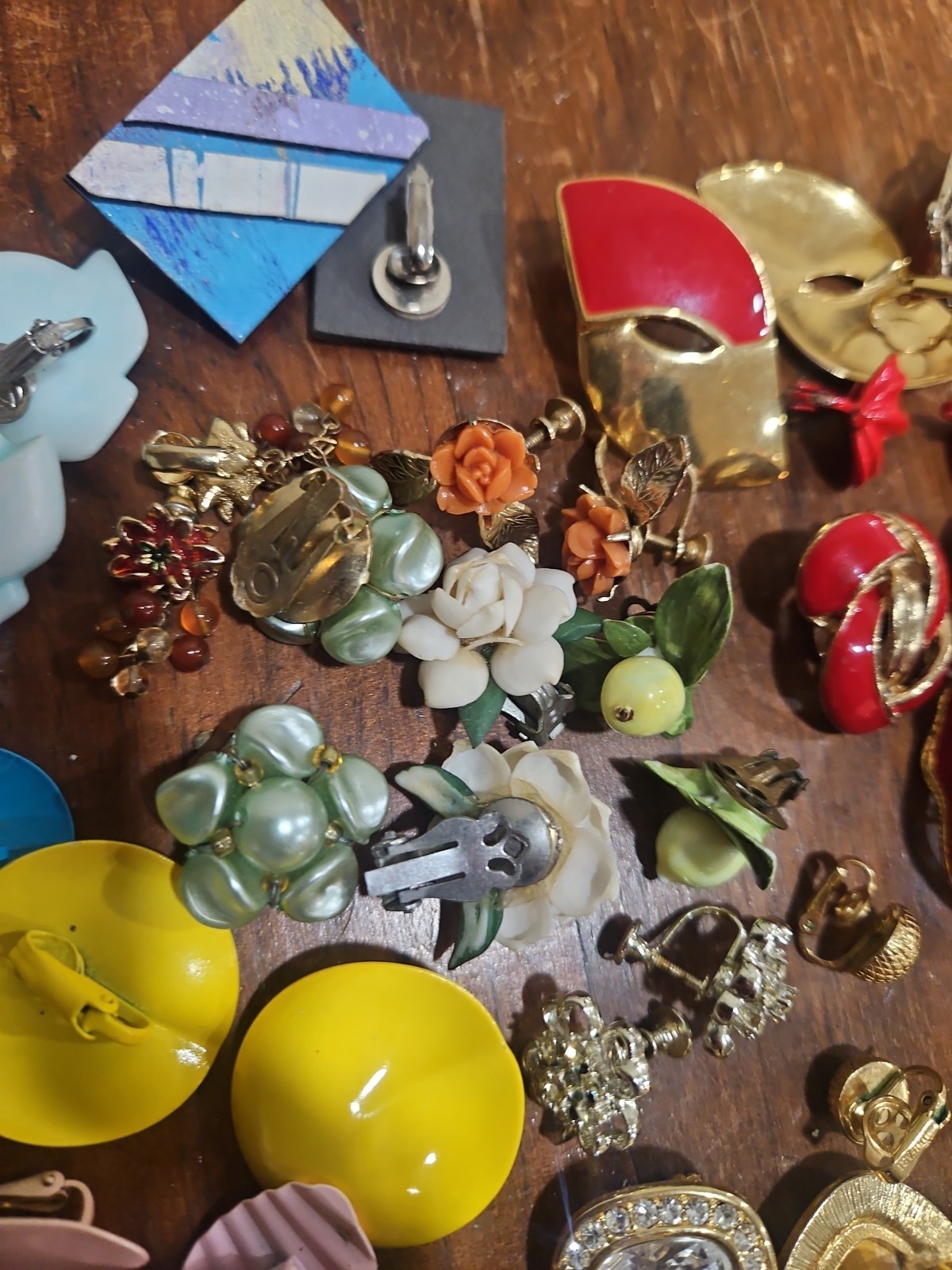 Vintage Designer CLIP ON Earring Lot 25+ Pairs Trifari Monet D’Orlan, avon
