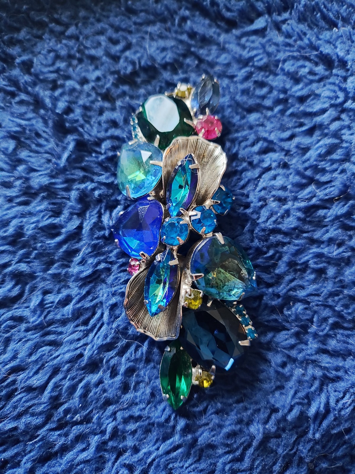 Vintage Julianna D&E 60s Brooch HELIOTROPE WATERMELON RHINESTONES. Art Glass Pin