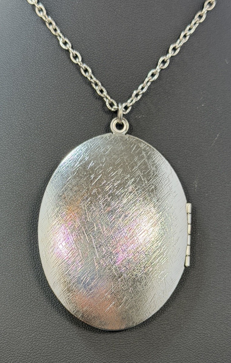 Vintage Large Oval Pastoral Scene Locket Pendant Necklace 30” Chain Silver Tone
