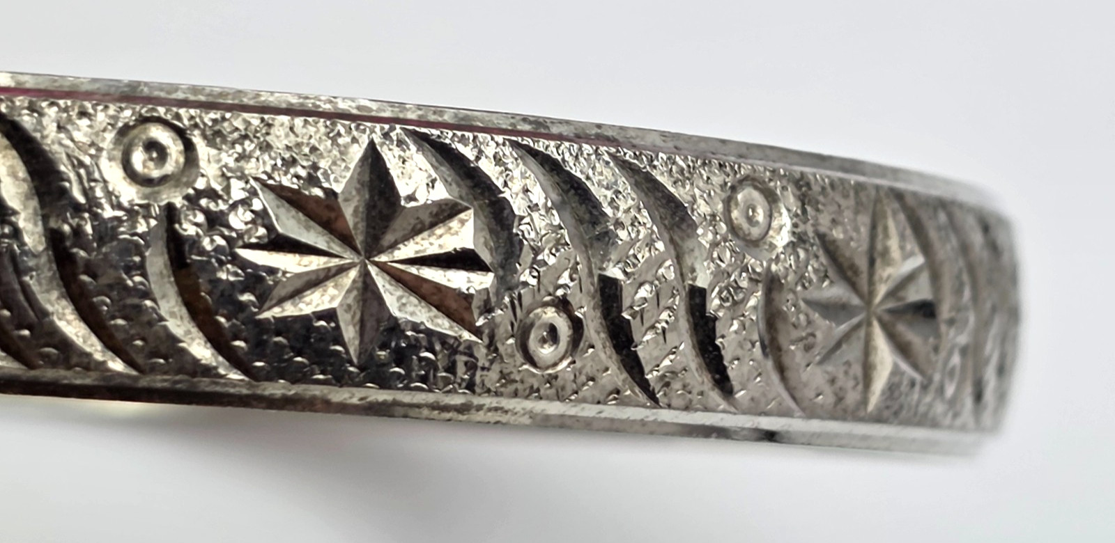 Vintage Aluminum Diamond Cut Bangle Bracelet 7.75” 9.6mm Wide Etched Star