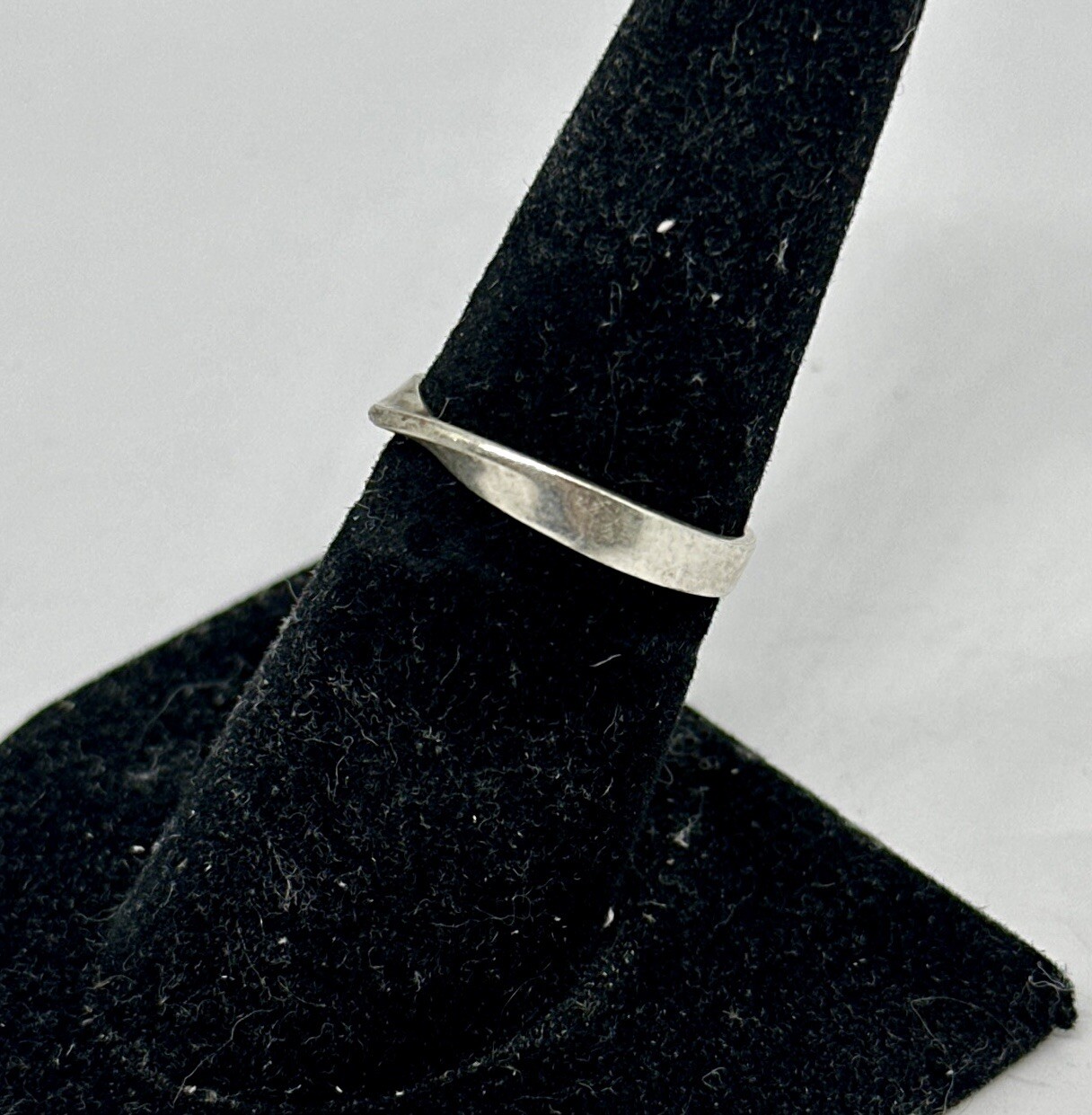 Sterling Silver Band Twist Ring Size 7 Stamped IBB TH 925 1.9 Grams