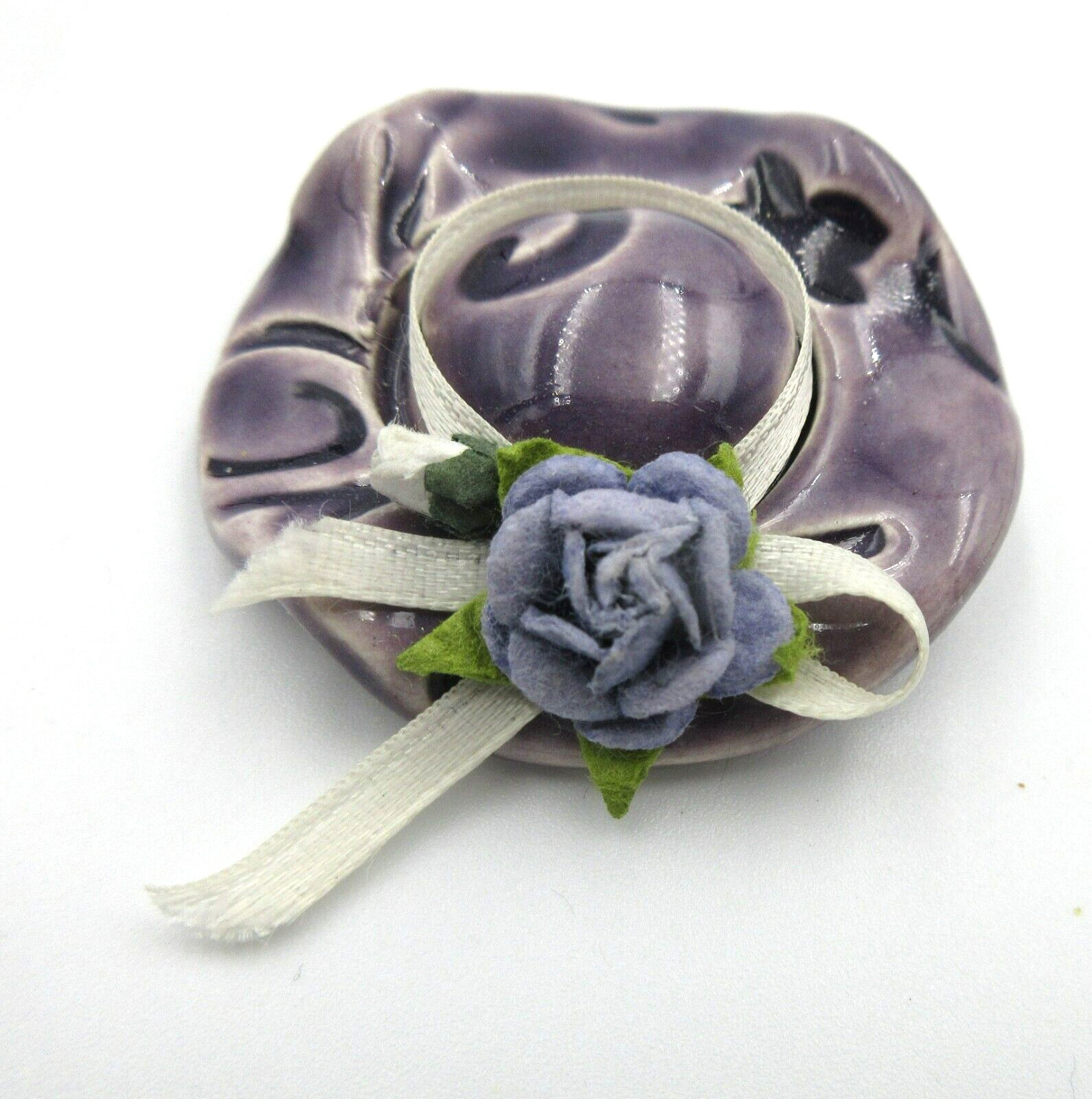 Vtg purple white ceramic ? Hat with bow flower green leaf Brooch Pin jewelry