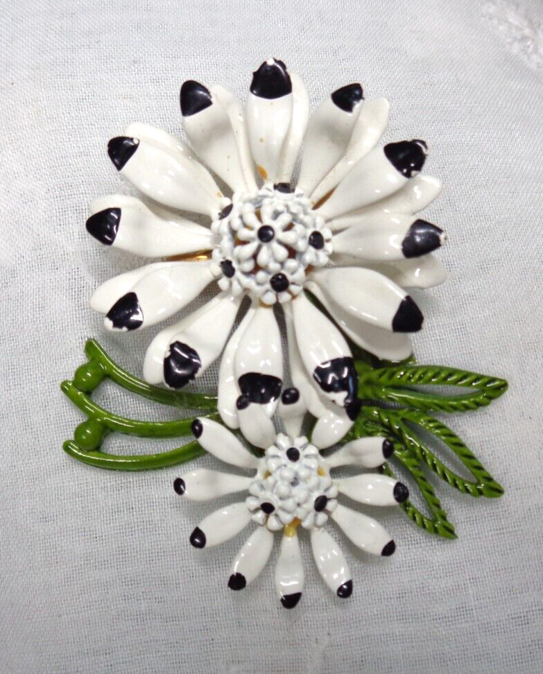 Vtg Estate Jewelry ~ WHITE BLACK GREEN Enamel Metal Flower Pin Brooch 2″