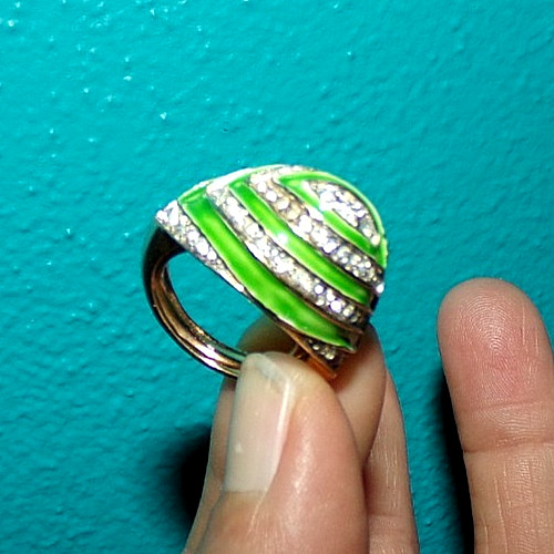 CROWN TRIFARI signed ring with amazing green enamel and rhinestones