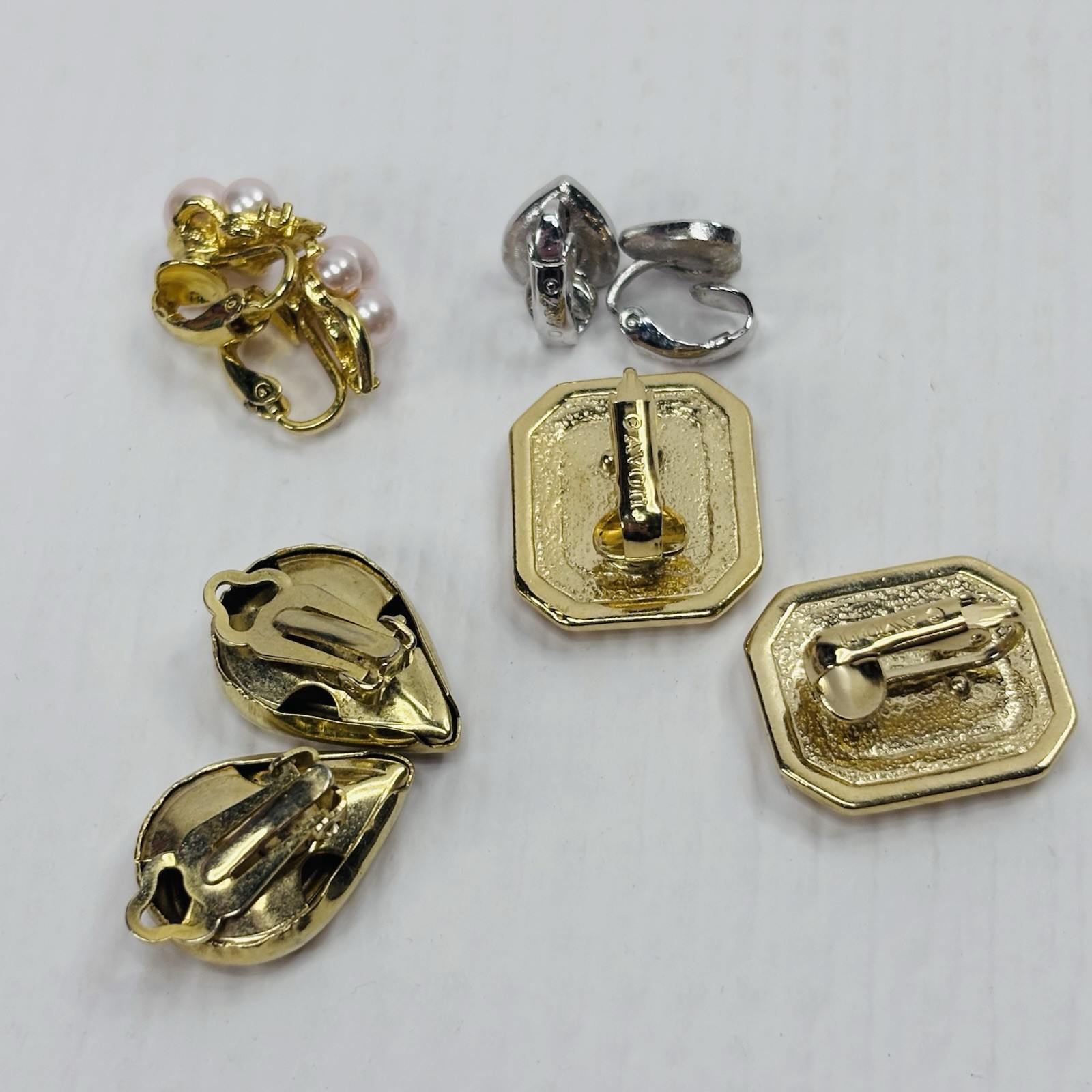 Vintage Jewelry Lot of 4 Pair Clip Earrings AVON & Unbranded B970