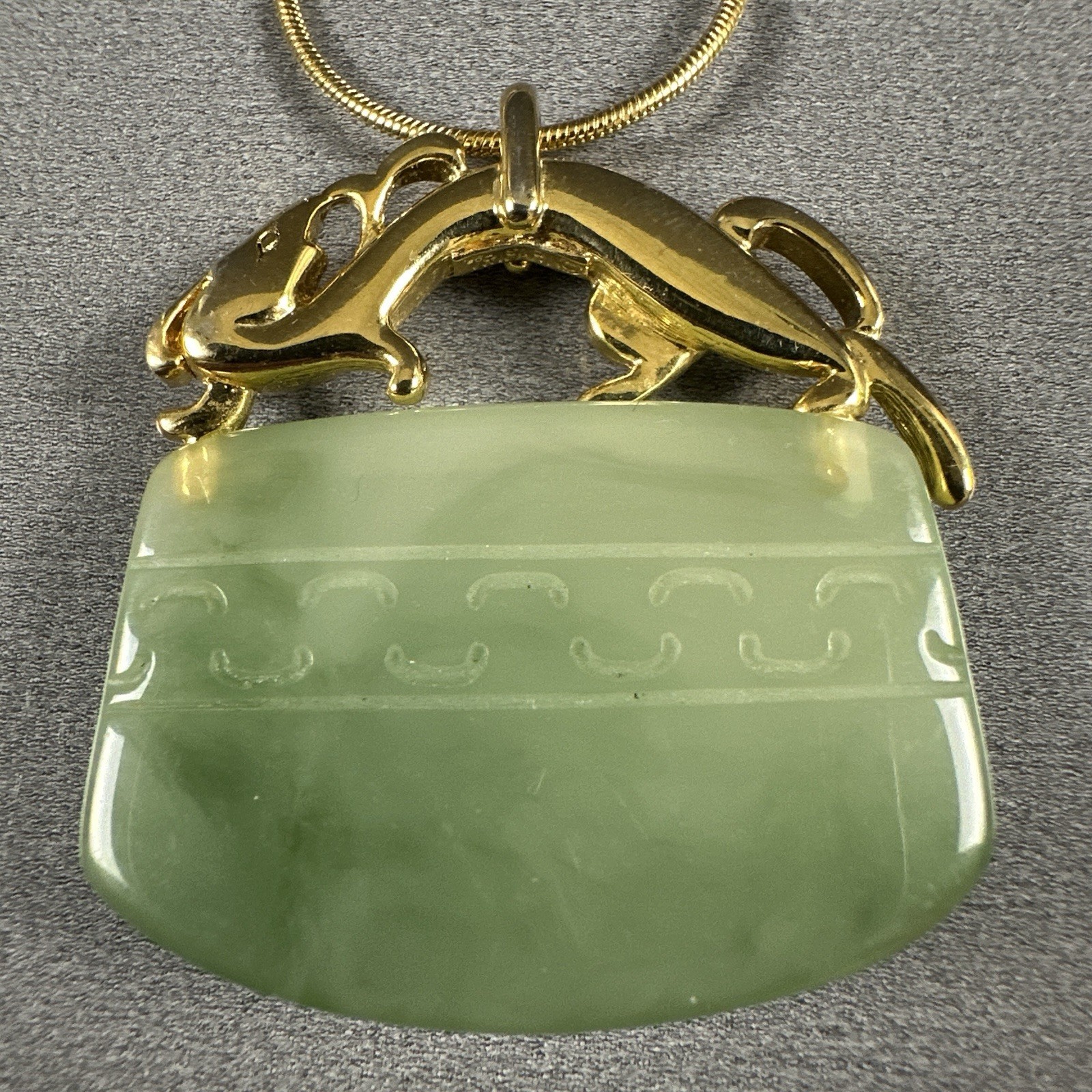 Vintage Necklace Pendant Green Acrylic Gold Tone Panther Cat 30″ Purse