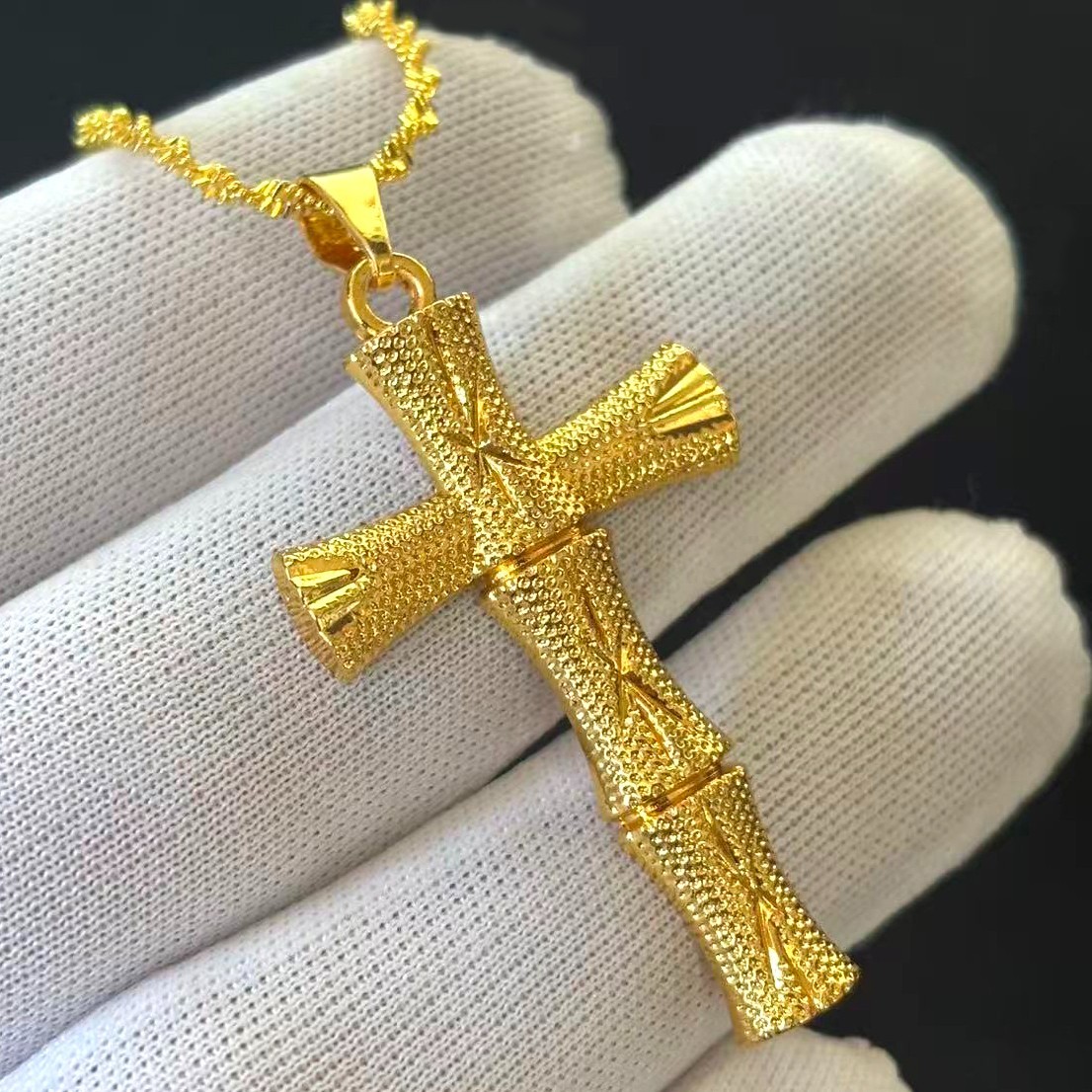 Golden Cross Pendant Necklace Gold-plated (NOT SURE) marked ‘999’, 17 inch