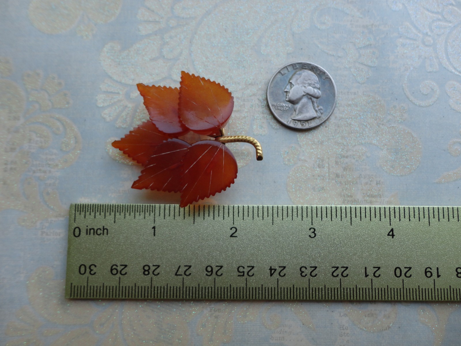 VTG ESTATE CARVED HONEY-COLORED RUSSIAN SOVIET BALTIC AMBER FIVE LEAF BROOCH PIN