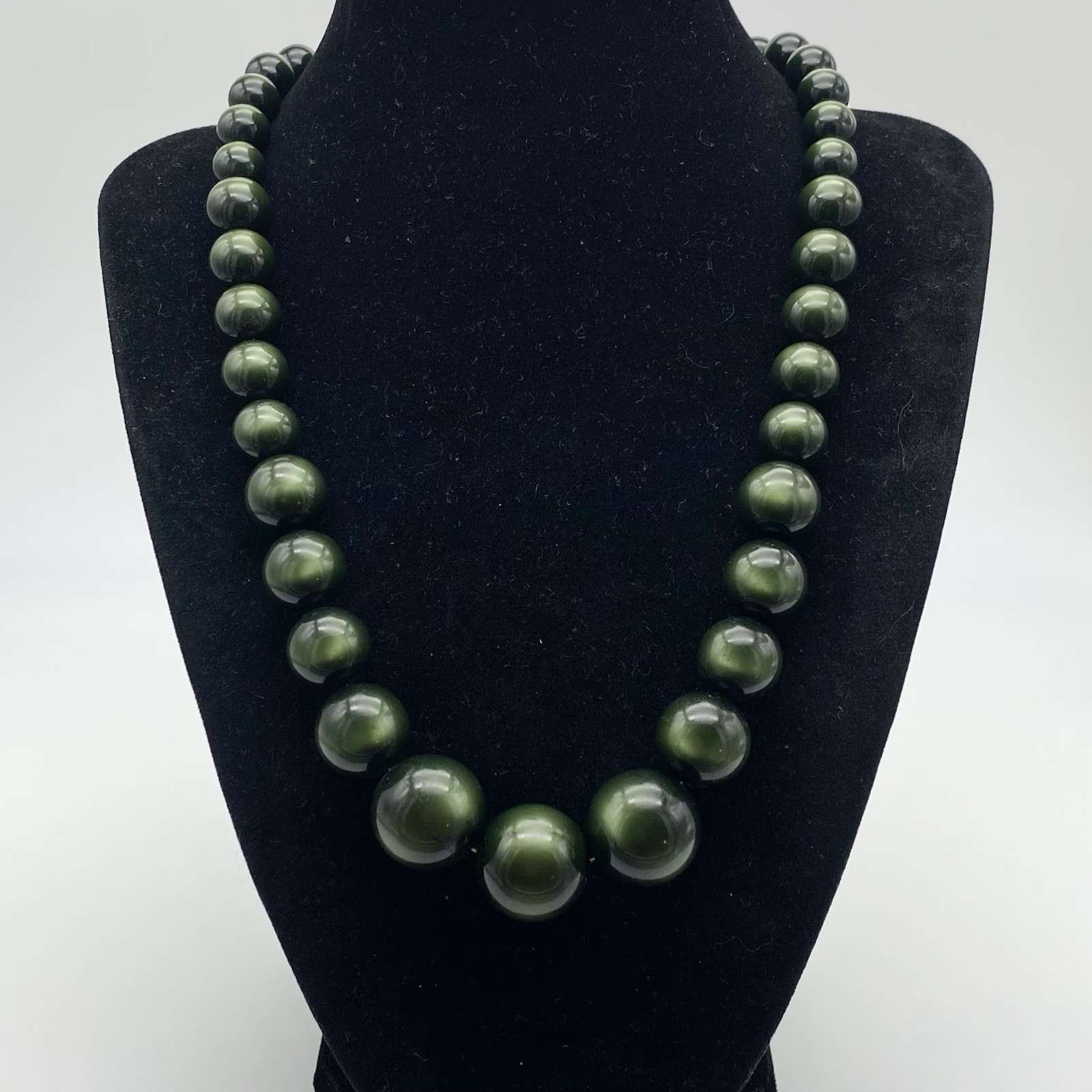 Vintage Necklace Graduated Cats Eye Lucite Beads Dark Green 30”