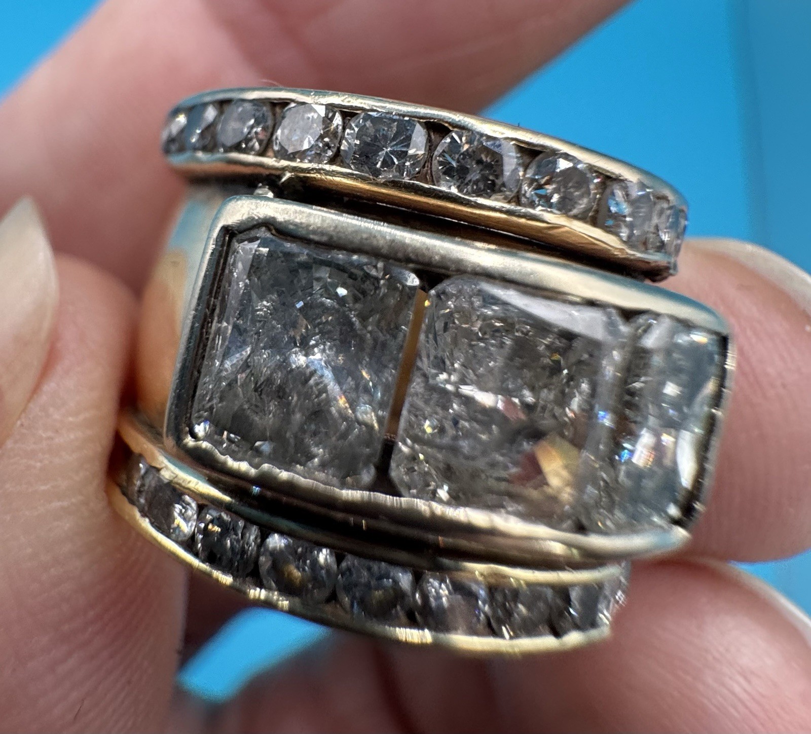 Vintage Estate Wide 14k Gold 3 Stone Diamond 3 Tcw & Two Gaurd 23 Stones Ring