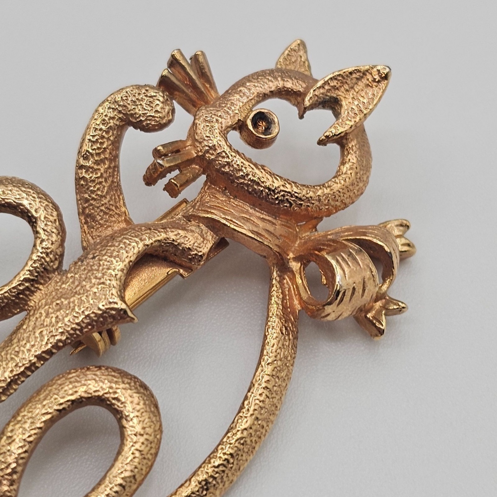 Vtg Cat Brooch Pin Gold Tone Textured Kitty with Bow Animal Lover Gift Cute