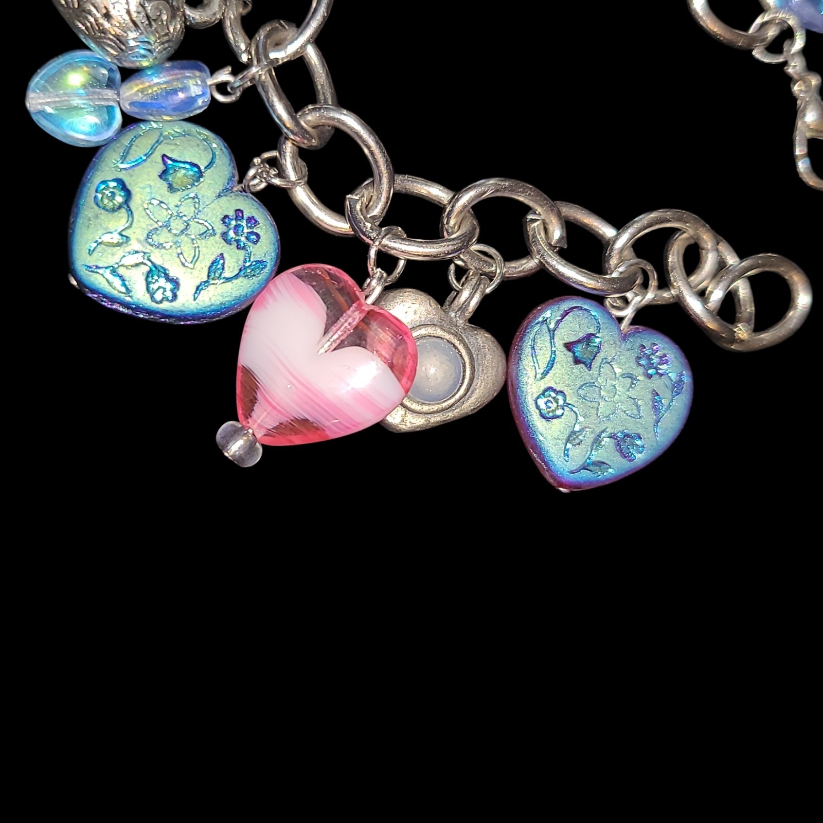 Art Glass Heart Charm Bracelet Silver Tone Red Purple Iridescent 8″