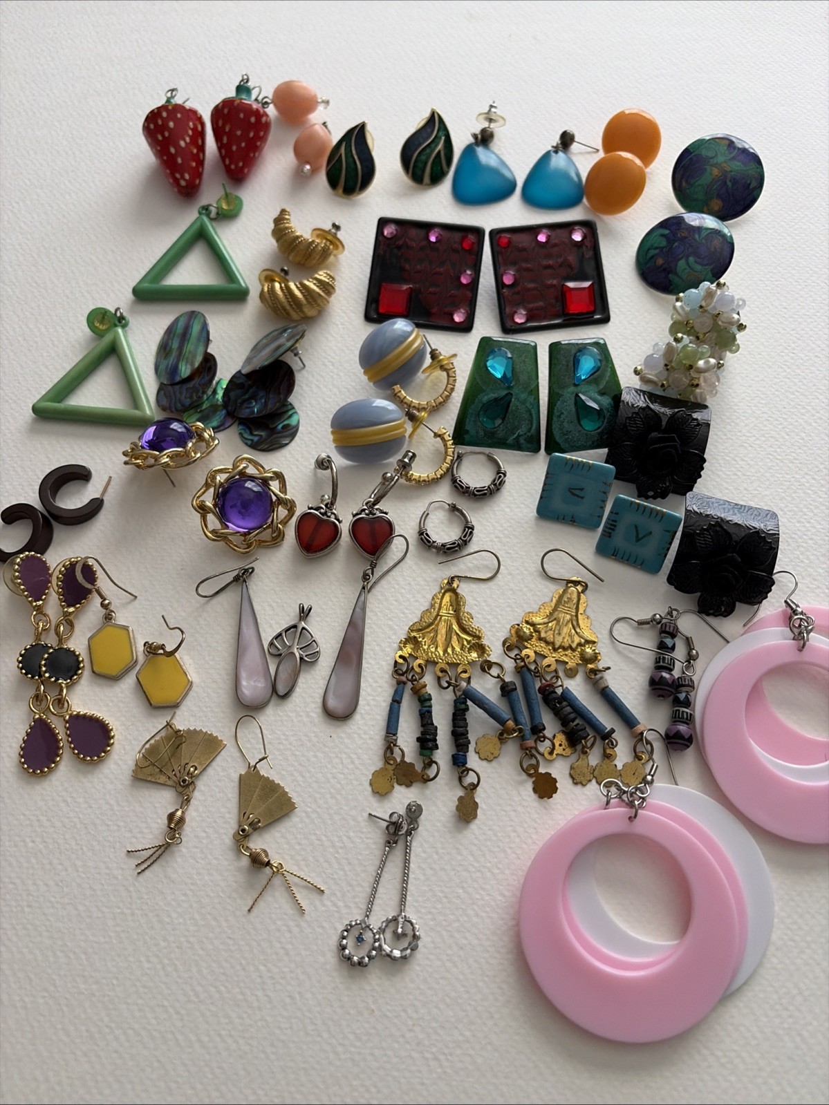vintage Retro Lat Of 33 Pairs Of Pierced Earrings