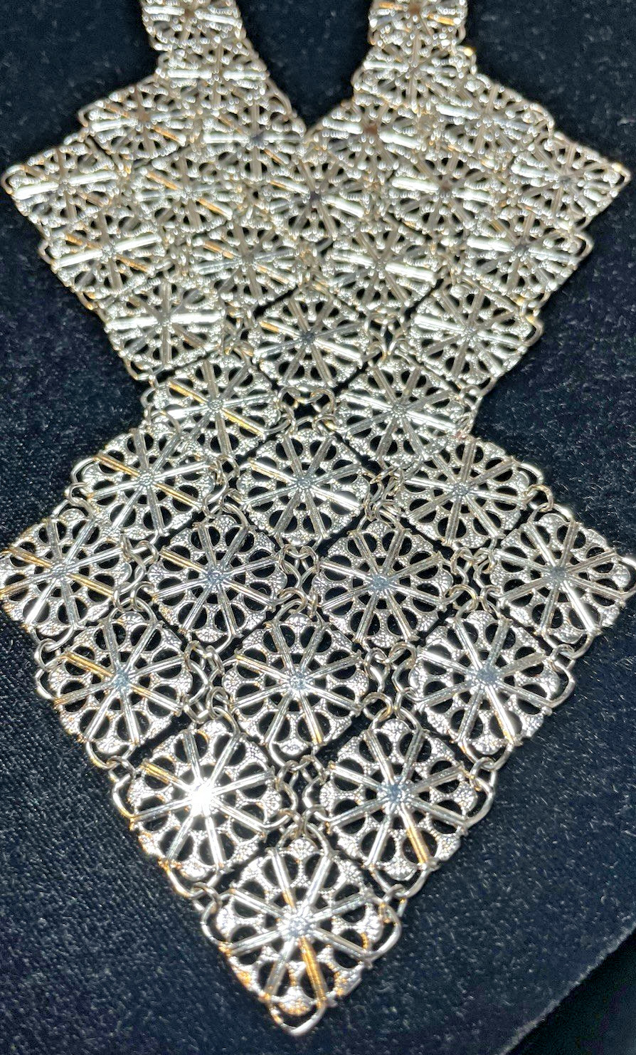 VINTAGE VENDOME SILVER TONE LACEY FILAGREE BIB NECKLACE CONDITION IS MINTY!