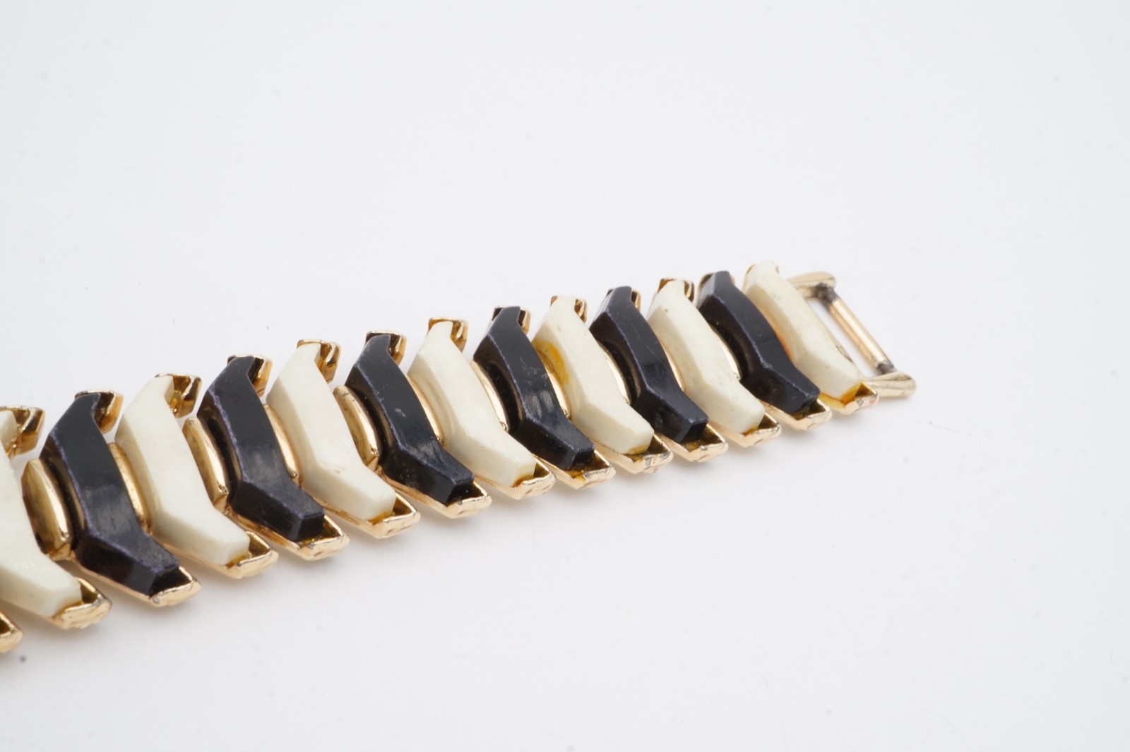 Vintage Bracelet Gold Tone White Black Thermoset 7.25″
